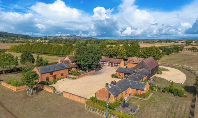 Mangotsfield House | Cotton Farm Estate - 4 Cottages, Sleeps 16