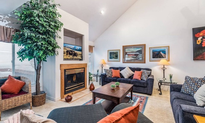 Cottonwood Heights Villa | Cottonwood Retreat Near Resorts - 25% Off Ski Rntl
