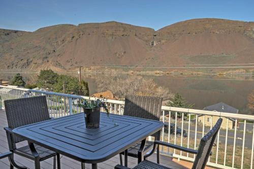 Coulee City House | Coulee City Home with Mtn Views - Steps to Blue Lake