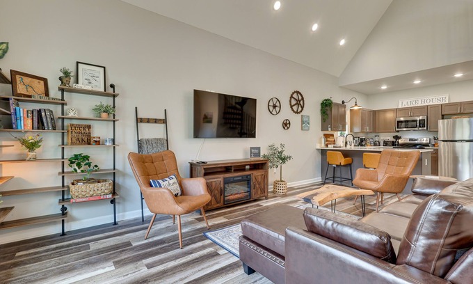 Counce House | Counce Vacation Rental w/Private Deck: Near Golf!