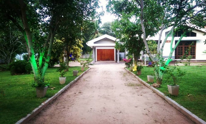 Negombo House | Country Breeze Villa