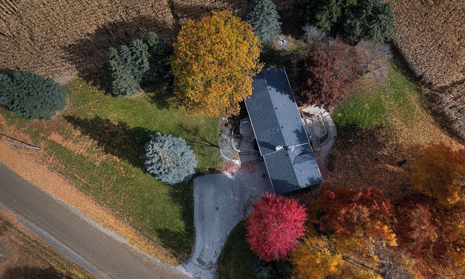 Caledon House | Country Caledon Charm your private oasis, your home away from home.