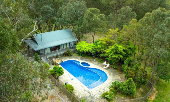Wonga Park House | Country Charm Cottage with Pool & Forest Views