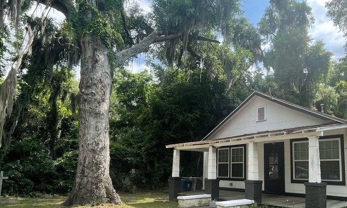 Brunswick House | Country Charm with Coastal Winds
