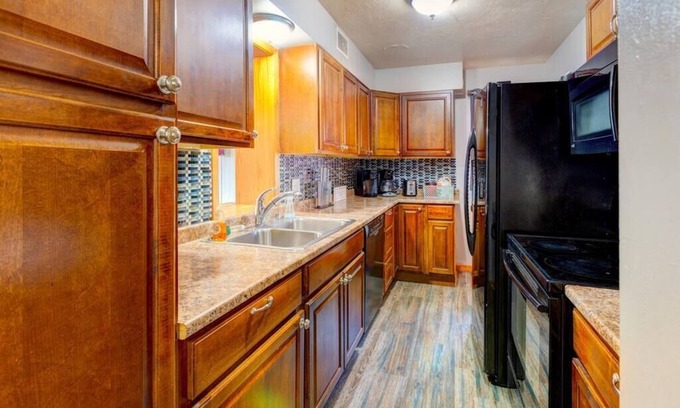 Lincoln House | Country Club Home Top Floor!
