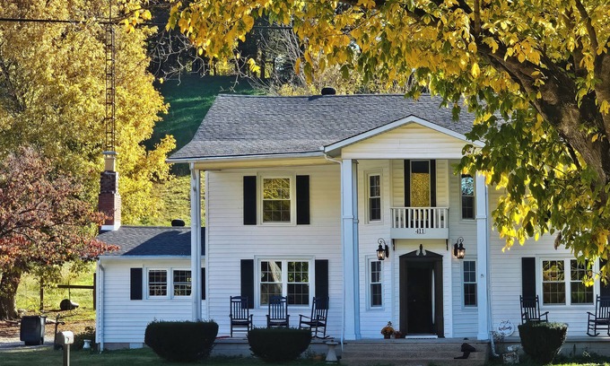 Red Boiling Springs House | Country Colonial Retreat