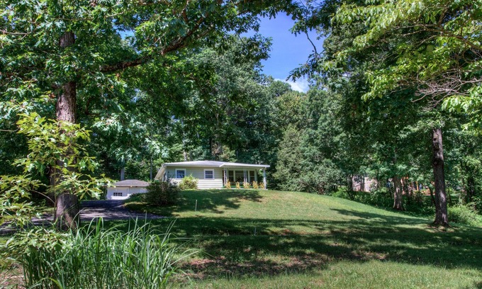 Asheville Cottage | Country Cottage:Cozy, Clean, Private & Central LOC
