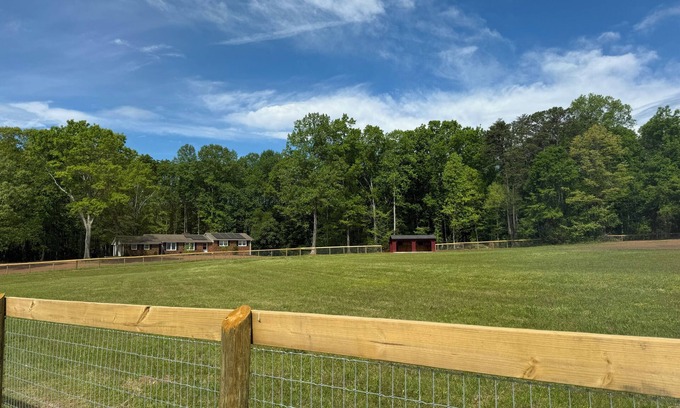 Campobello House | Country Getaway. PET-Friendly!