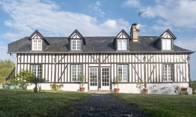 Bonneville-la-Louvet House | Country house in the Pays d'Auge between villages