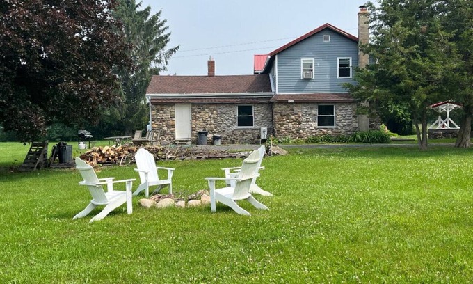 Dundee House | Country Home just minutes from multiple Finger Lakes!
