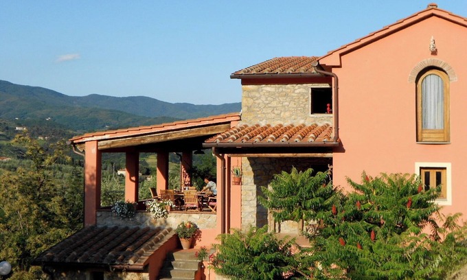 Saturnana Villa | Country home near town, close to services and places of interest!