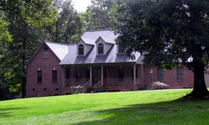 Alexis House | Country Home on 3 acres yet close to city life