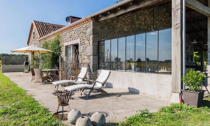 Fargues-sur-Ourbise Villa | Country House 'Petit Manoir Penan Avec Piscine' with Private Pool, Private Terrace and Wi-Fi