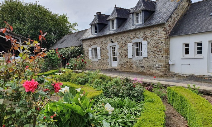 Le Cloitre-Pleyben Other | Country house