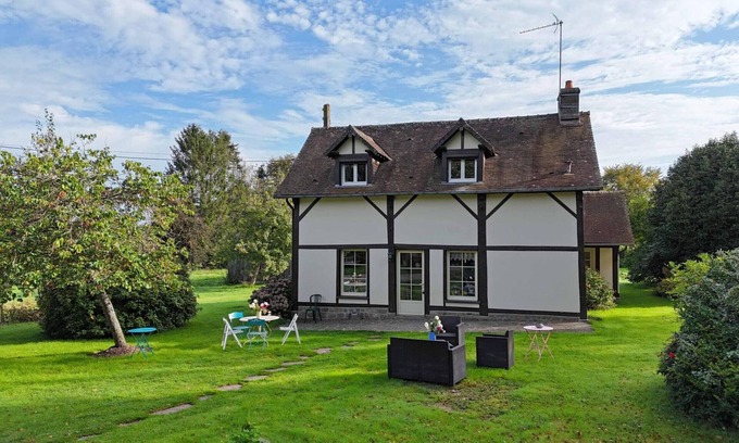 Saires-la-Verrerie Cottage | Country house with garden, pets allowed and WIFI