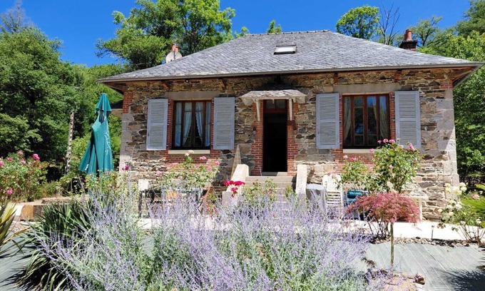Saint-Hippolyte Villa | Country house by the river