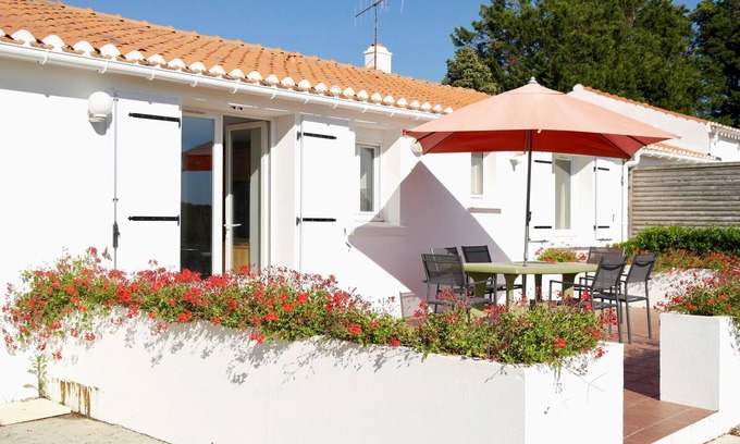 Commequiers Ski Chalet | Country house for 6