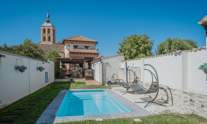 Nieva House | Country House 'La Antigua Taberna' with Private Pool, Wi-Fi, and Air Conditioning