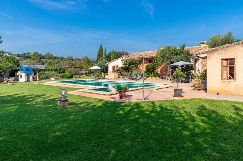 Ullaro House | Country house with amazing pool in a beautiful rural setting