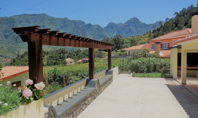 Sao Vicente Cottage | Country house with terrace, vegetable garden and splendid views of the mountains