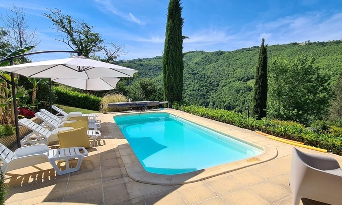 Vieillevie House | Country house with swimming pool in the Lot valley