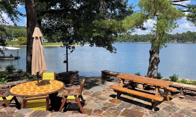 Springdale House | Country Lakefront home just 20 minutes to town! Peaceful & Convenient!
