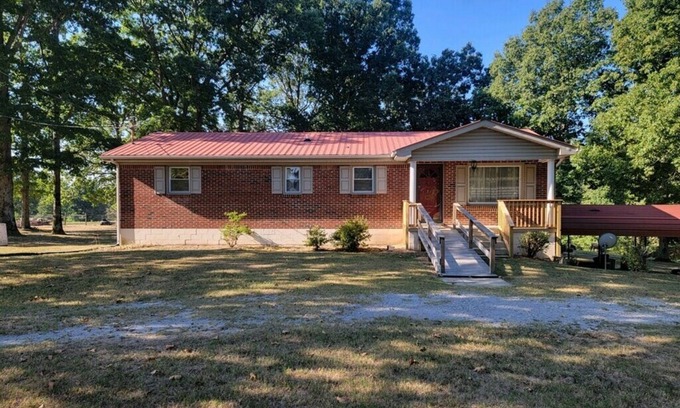 Hickman Other | Country Retreat Farmhouse close to fishing lakes and a scenic parkway