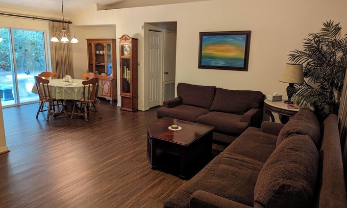 Old Town House | Country Retreat in North Central FL Oasis w/Firepit, WiFi & Nearby Springs