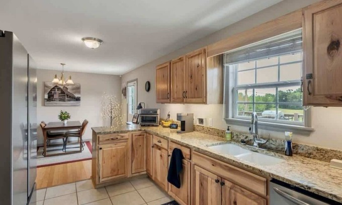 McEwen House | Country Retreat w/Hot Tub on 20 Acres in Dickson
