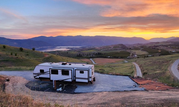 Chelan House | Country RV Glamping with lake, mountain and orchard views!