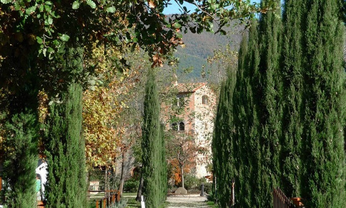 Piazzano Apartment | Country tower apartment in Cortona 1bed1bath with shared pool & gorgeous gardens