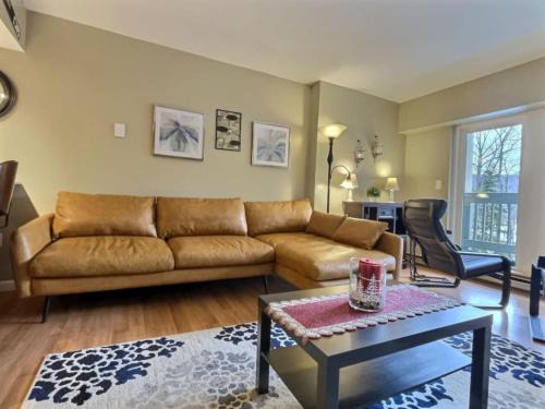 Killington Apartment | CountryCub- Pool, Hot Tub, Gym, Sauna, Near Resort
