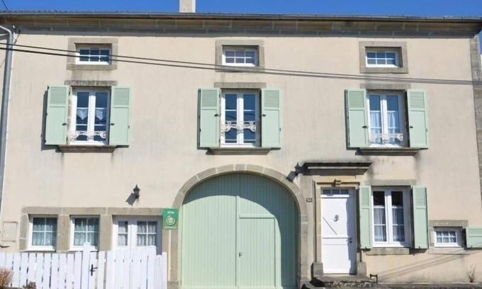 Senaide Cottage | Countryside Retreat: Cozy Farmhouse with Terrace, Near Bourbonne-les-Bains Spa