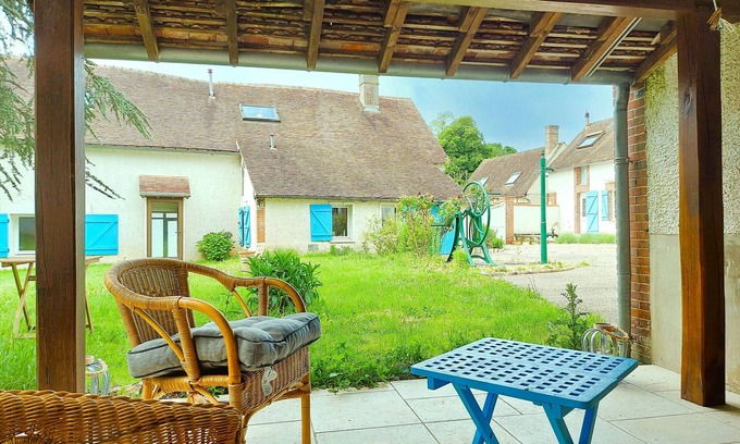 Ouerre Cottage | Countryside Retreat with Yoga and Massage Facilities, Near Historic Sites