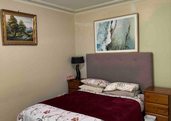 Glen Waverley House | Couple room with shared bathroom