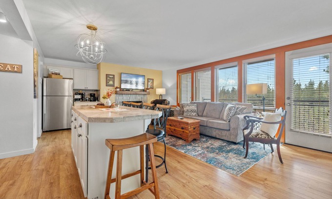 Bend Condo | Couple's Paradise in the Pines! Resort Perks!