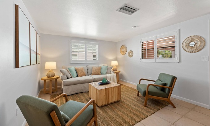 Sarasota House | Couples Beach Getaway, 3 houses from the beach! - Summer Lovin'