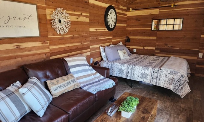 Proctor Cabin | Couples Cabin/ Float the Illinois River, golf, hiking and 4 wheeler trails.