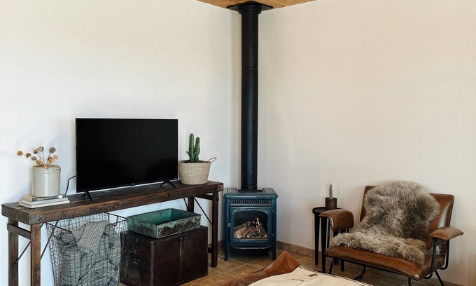 El Prado House | Couples getaway in cozy casita! Taos mountain Views!