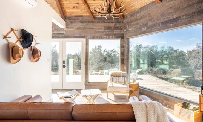 Fredericksburg House | Couples Retreat, Private Hot Tub, Stars & Outdoor Shower