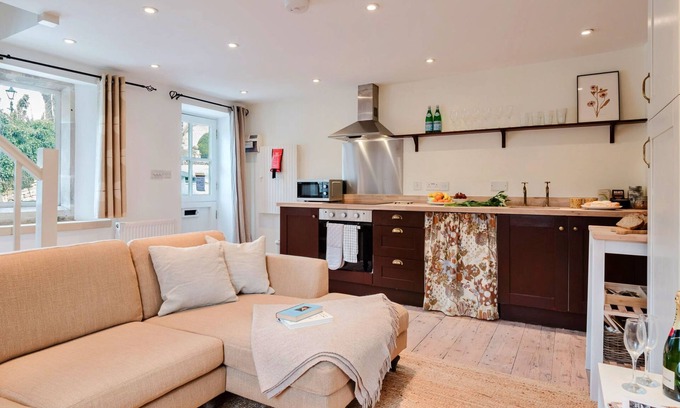 Painswick House | Courtside Cottage by Interhome