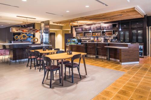 Farmington Hills Hotel | Courtyard by Marriott Detroit Farmington