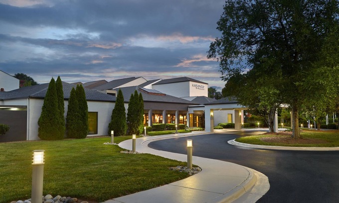 Arrowood Hotel | Courtyard Charlotte Arrowood