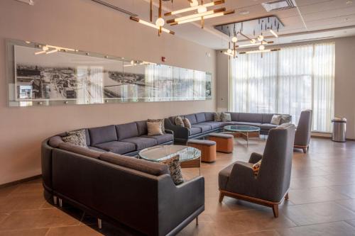 East Avenue Hotel | Courtyard Rochester Downtown