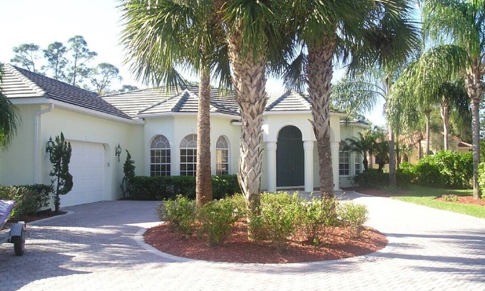 Palm River Estates House | Courtyard villa close to the beach on the river with sea access, lots of privacy, south-facing