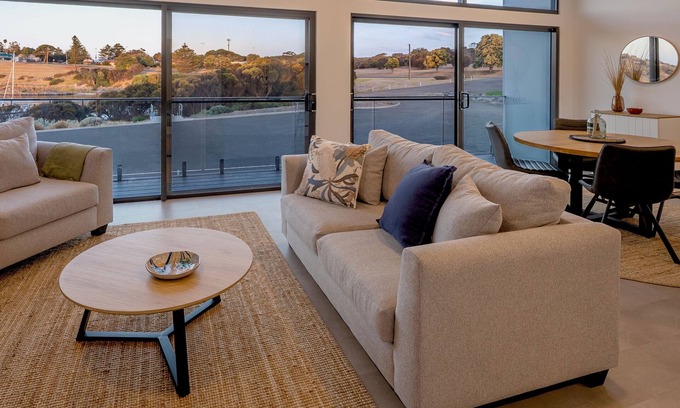 Penneshaw Apartment | Cove Landing Marina Apartment 3 YC Lily May