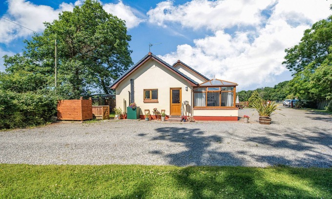Kilgetty Cottage | COVERT FARM CWTCH, pet friendly, with a garden in Jeffreyston