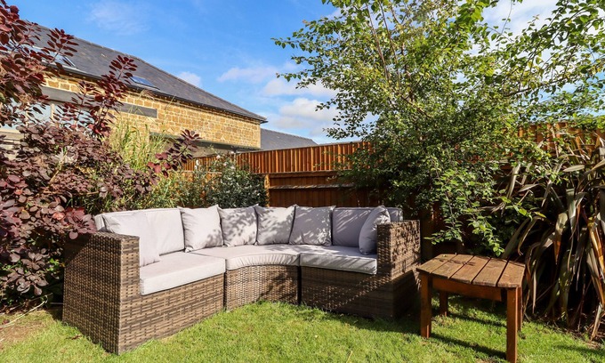Chipping Norton Cottage | Cow Byre