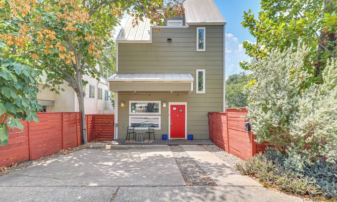 East Cesar Chavez House | Cowboy Pool & Balcony: Home 1 Mi to Dtwn Austin!