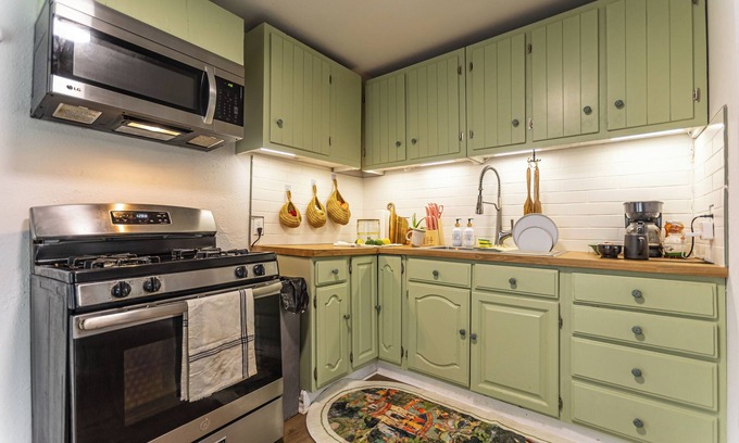 West San Antonio House | CowboyCottage SMU/Fiesta/DT/RiverWalk/SeaWorld/LackLandAFB/FrostBankCenter